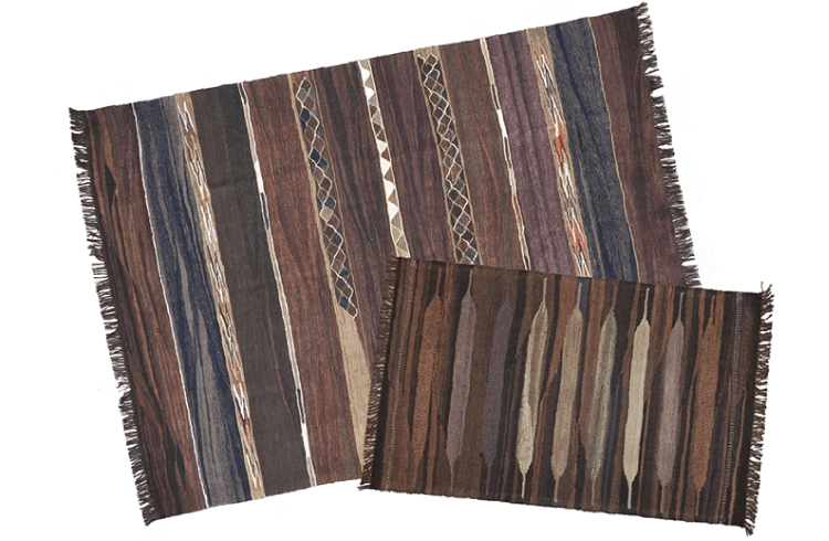 二枚のブラックキリムの写真